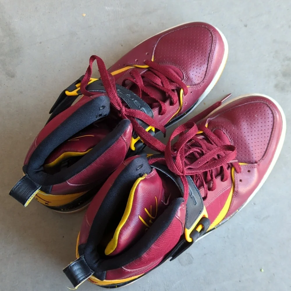 Jordan Flight 45 High USC Men's Gold & Burgundy 2013 High Top Sneakers Size 11.5
